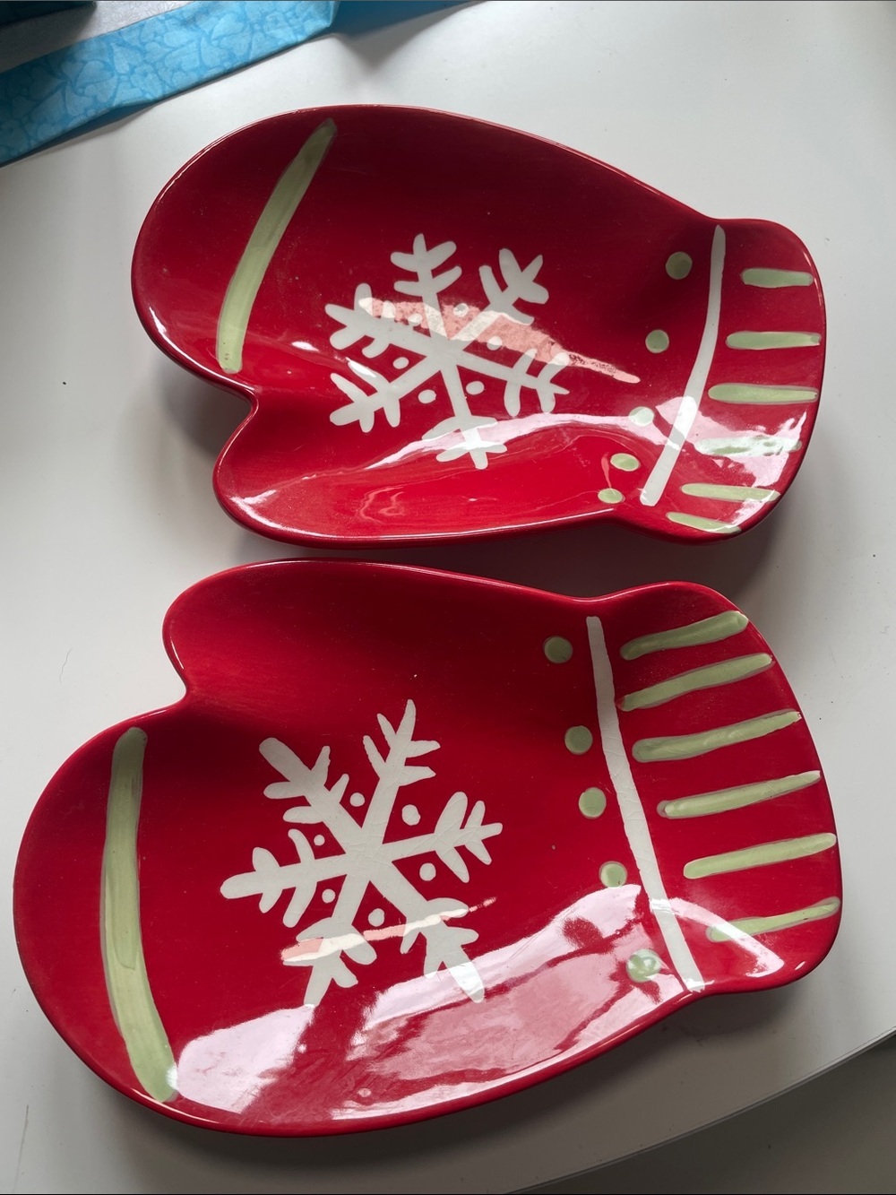 2 Red mittens dish set